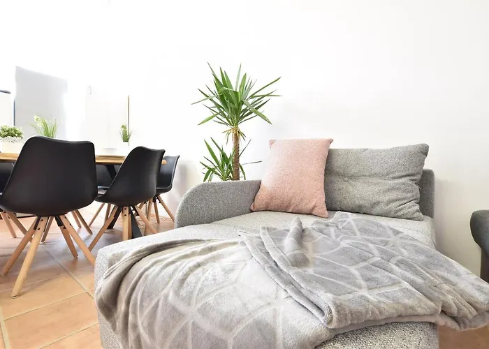 Big Wilten With Free Parking- And Peaceful *