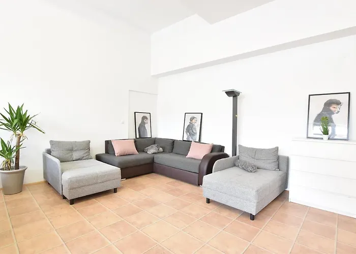 Big Wilten With Free Parking- And Peaceful *