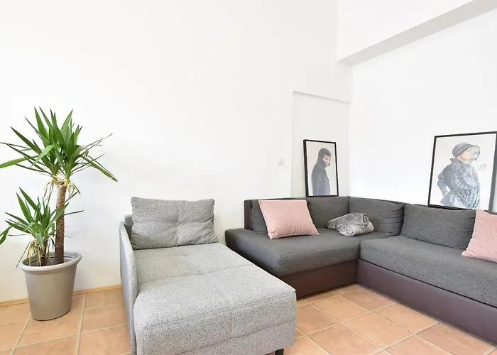 Big Wilten With Free Parking- And Peaceful アパート